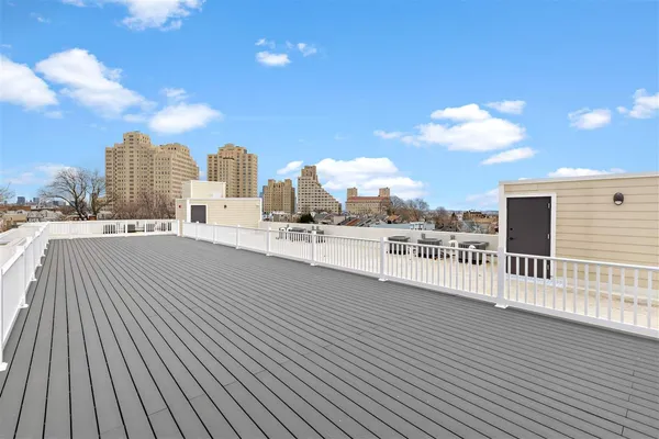 $2,900 | 65-67 Storms Avenue, Unit 1B, Jersey City, NJ 07306