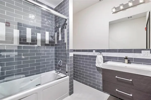 $2,900 | 65-67 Storms Avenue, Unit 1B, Jersey City, NJ 07306