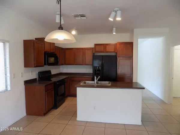 $2,095 | 5423 West Shumway Farm Road, Laveen, AZ 85339