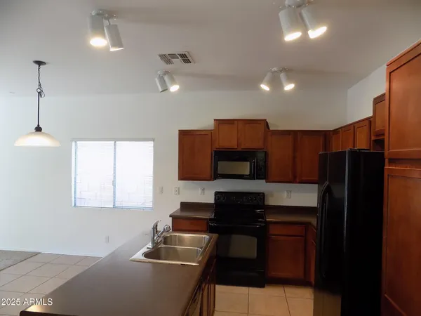 $2,095 | 5423 West Shumway Farm Road, Laveen, AZ 85339
