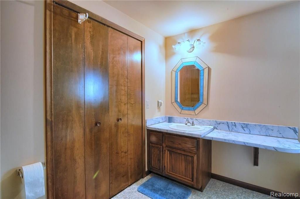 57 Stonetree Circle Rochester, MI 48309 - Photo 22 of 38