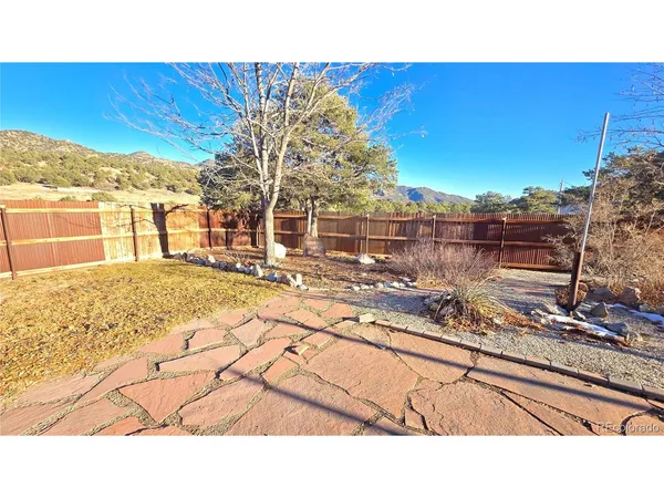 a black and white photo of a room