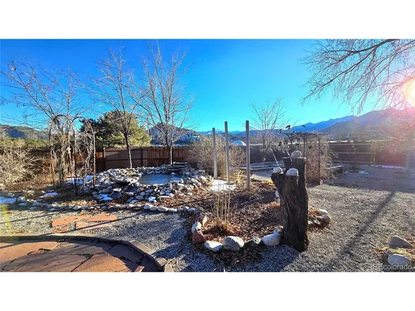 a black and white photo of a backyard