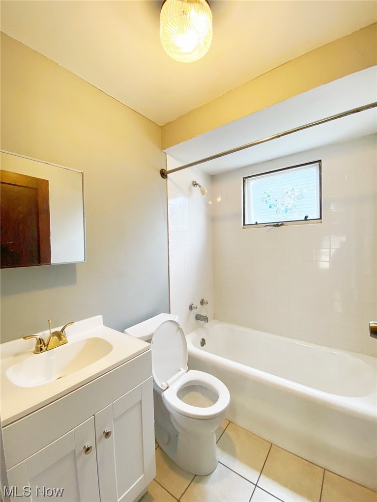 4747 Burleigh Road Cleveland, OH 44125 - Photo 13 of 29 2nd floor full bath