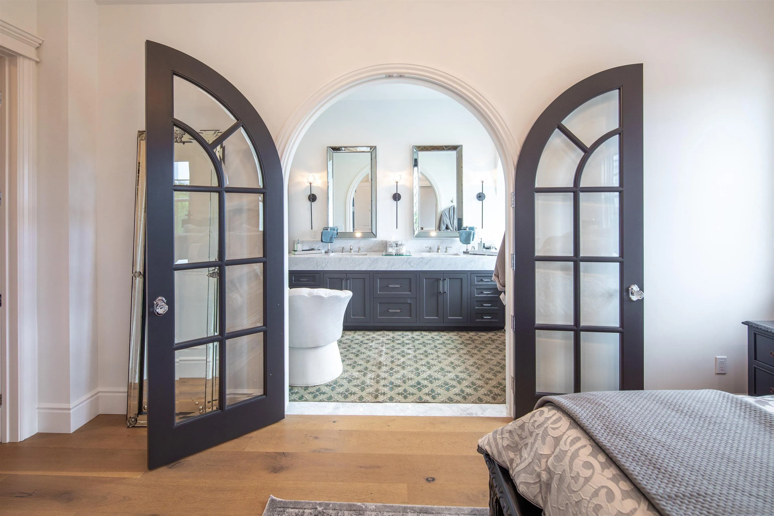 1 Pine Court Coronado, CA 92118 - Photo 43 of 46 a view of a living room