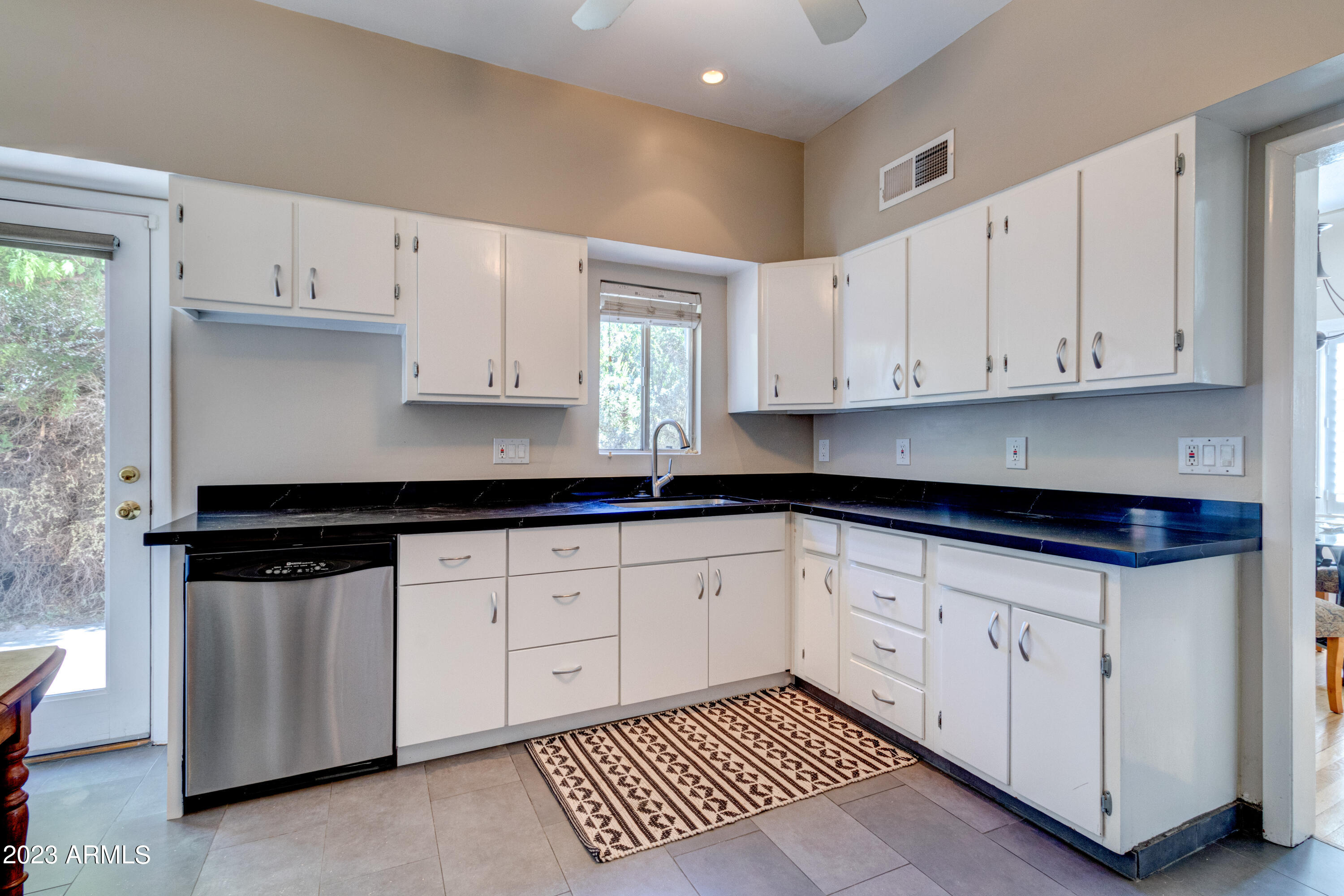 510 West Granada Road Phoenix, AZ 85003 - Photo 9 of 33 510 W Granada Rd_Full (10 of 35)