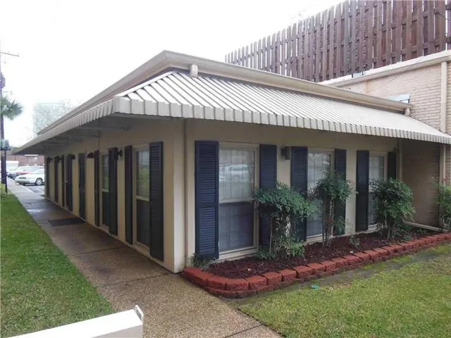 $1,400 | 2732 Whitney Place, Unit 209, Metairie, LA 70002