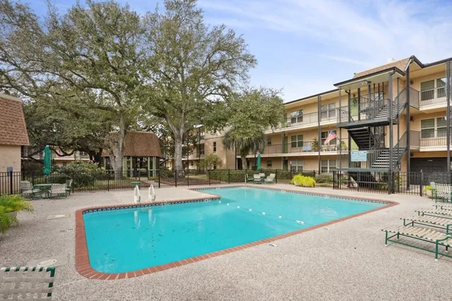 $1,400 | 2732 Whitney Place, Unit 209, Metairie, LA 70002