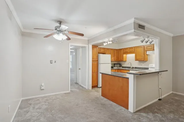 $1,400 | 2732 Whitney Place, Unit 209, Metairie, LA 70002