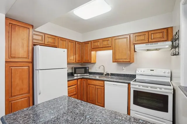 $1,400 | 2732 Whitney Place, Unit 209, Metairie, LA 70002
