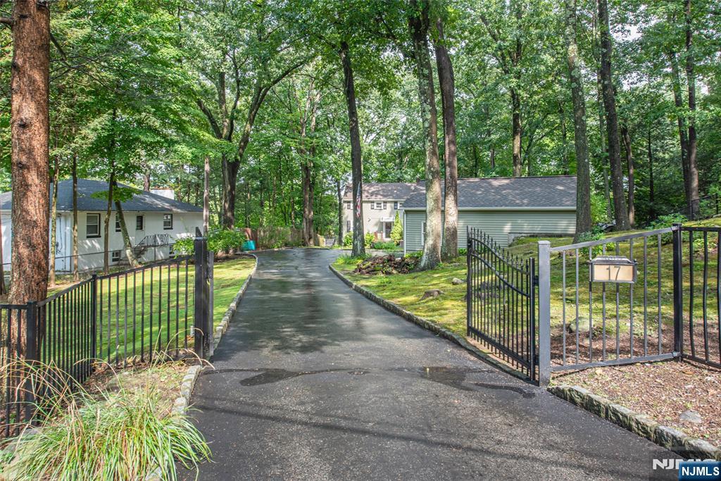 17 Highland Road Bloomingdale, NJ 07403 - Photo 5 of 36 Gallery Image 5