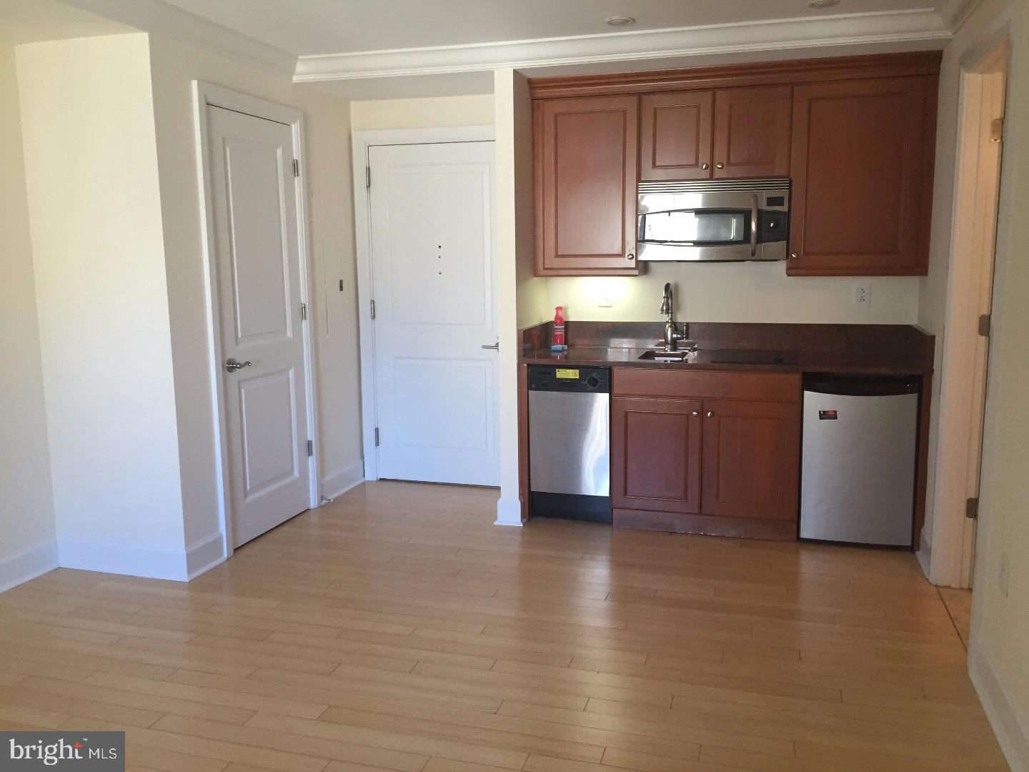 1701-15 Locust Street, Unit 1806 Philadelphia, PA 19103 - Photo 2 of 15