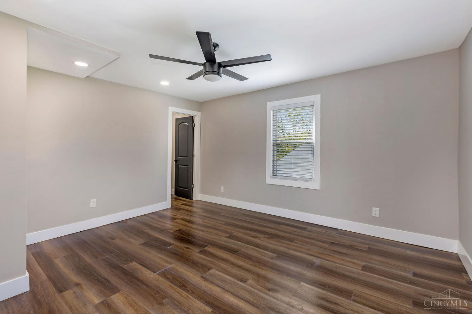 5753 Boomer Road Cincinnati, OH 45247 - Photo 19 of 40
