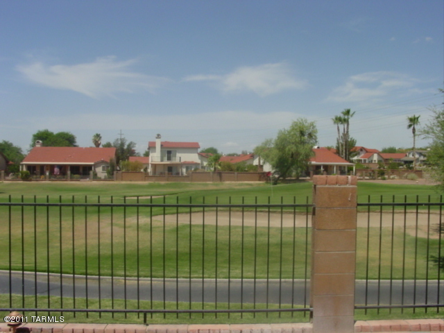 10181 North Inverrary Place Tucson, AZ 85737 - Photo 3 of 4