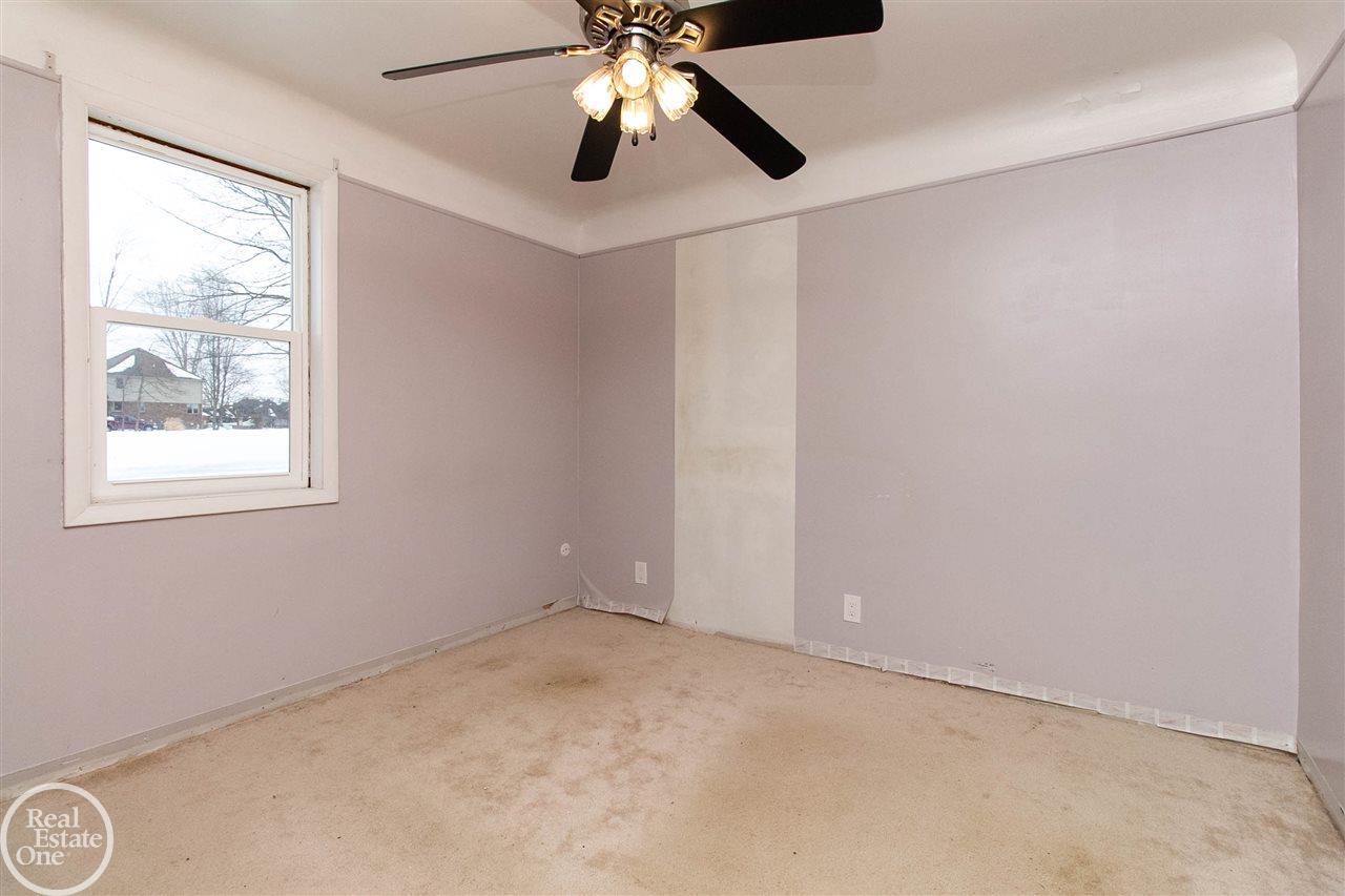 49470 Card Macomb, MI 48044 - Photo 20 of 32 50034831-19.JPG