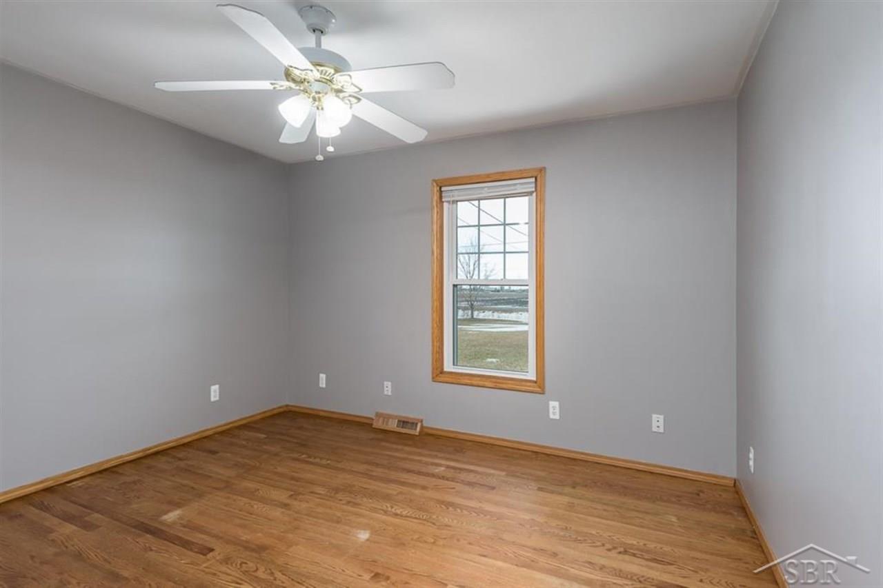 323 West Ridge Road Bay City, MI 48708 - Photo 15 of 33 50005539-14.JPG