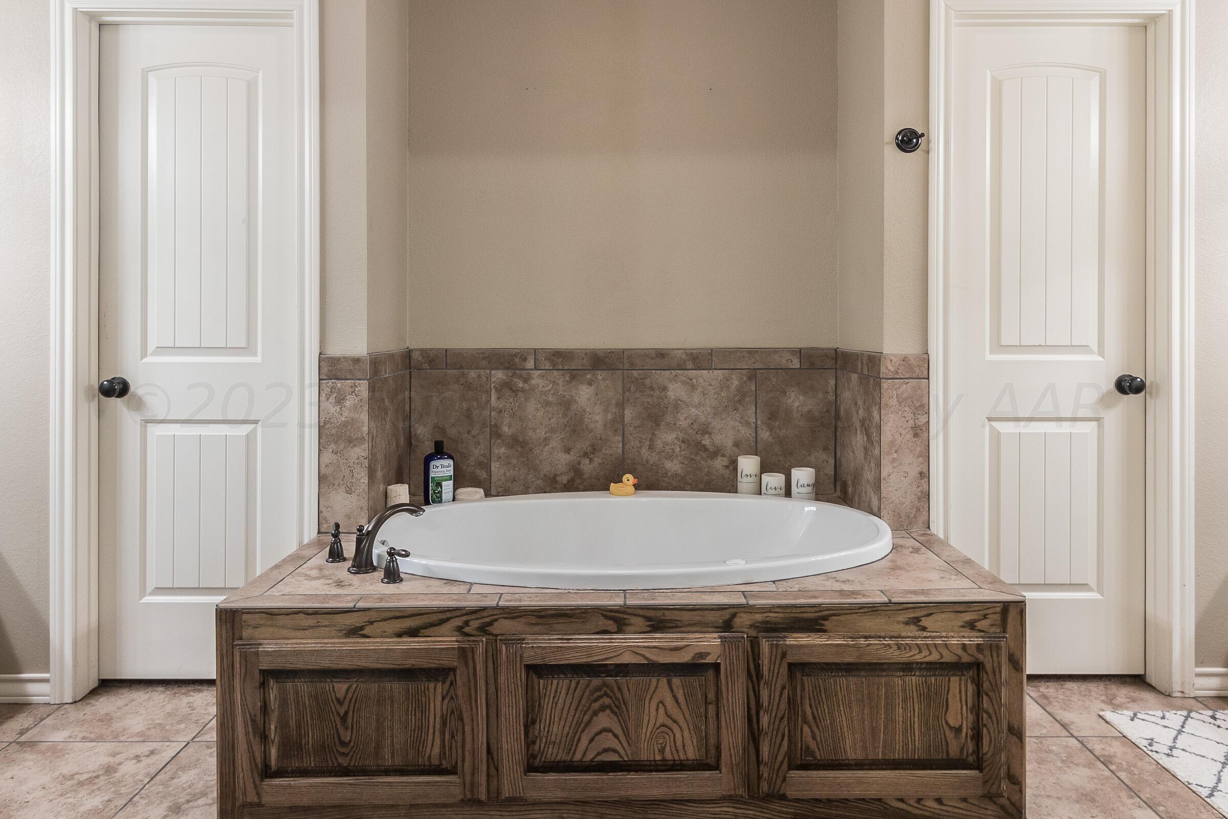 18351 Hidden Springs Road Amarillo, TX 79124 - Photo 17 of 33 019_Master Bath