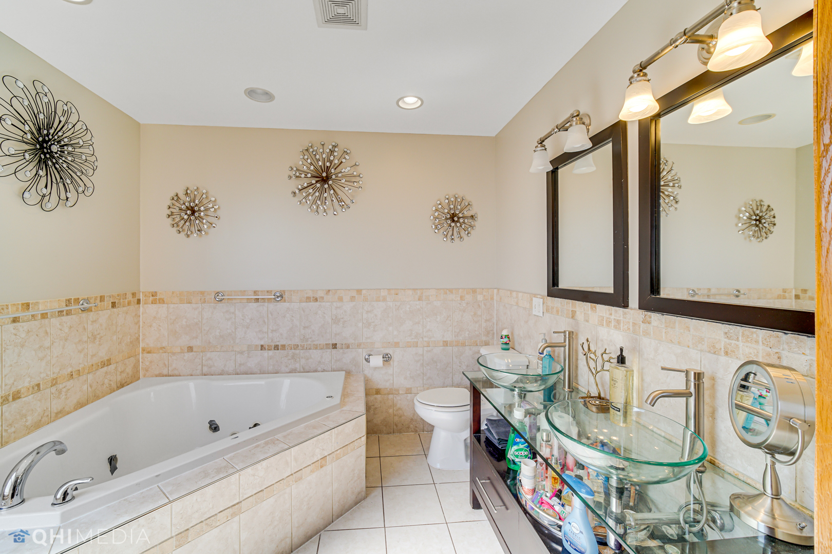 4341 South Prairie Avenue, Unit 2 Chicago, IL 60653 - Photo 9 of 11 a bathroom with a bathtub sink and toilet