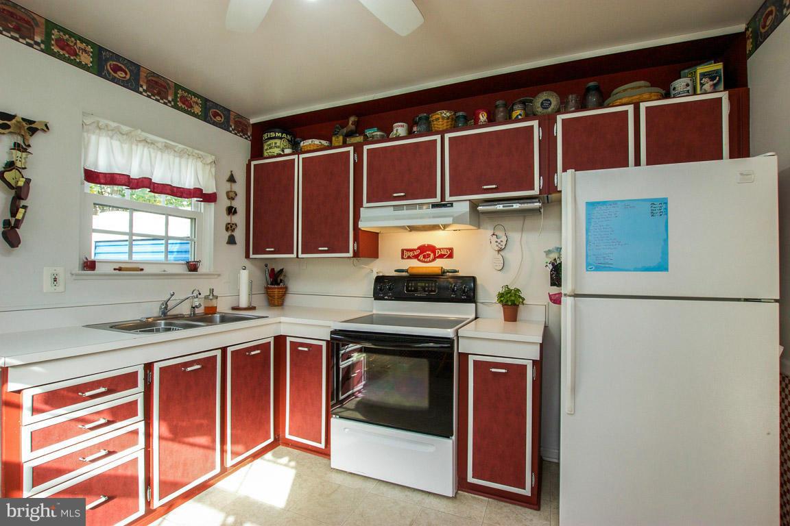 6217 Chesworth Road Catonsville, MD 21228 - Photo 2 of 22 Kitchen