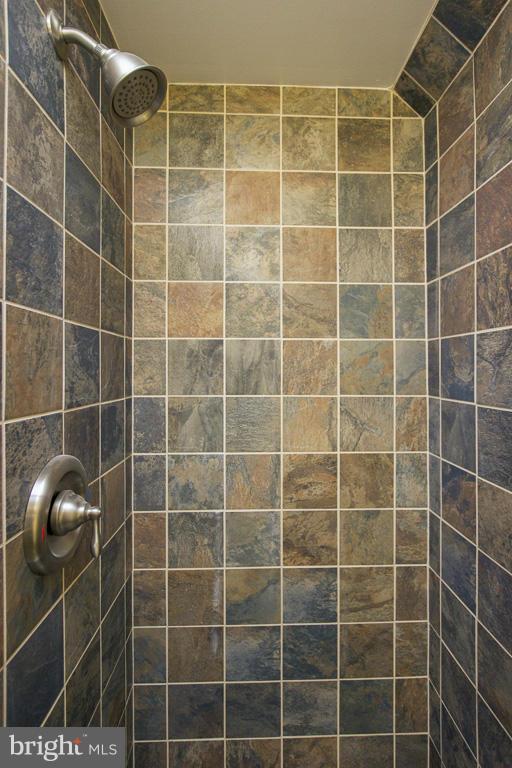 6217 Chesworth Road Catonsville, MD 21228 - Photo 21 of 22 Bath