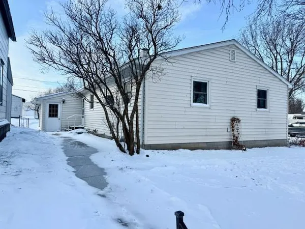 $119,900 | 320 West 3rd Street, Morton, MN 56270