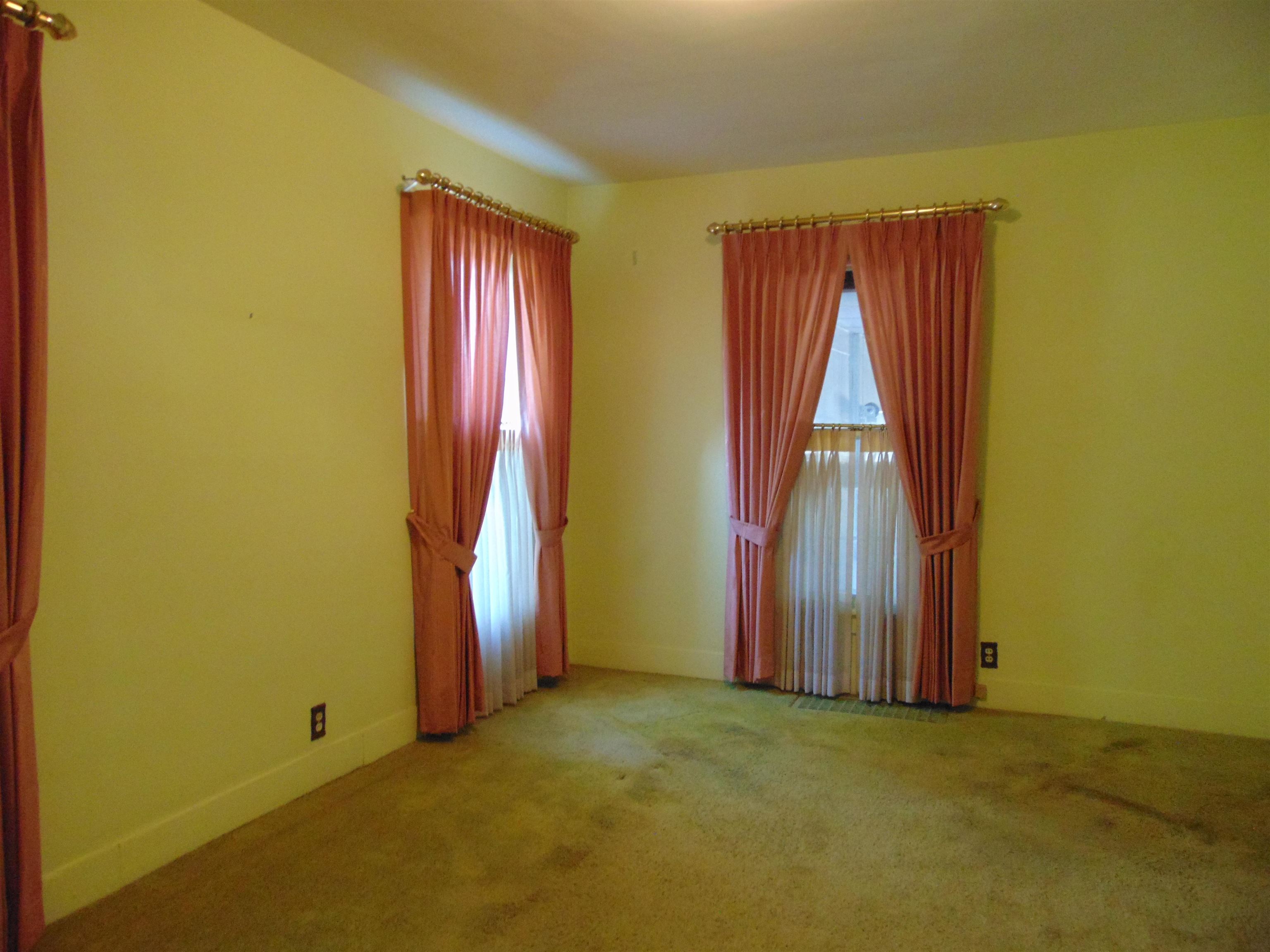 608 West Center Street Ithaca, MI 48847 - Photo 23 of 47 1911758-22.JPG