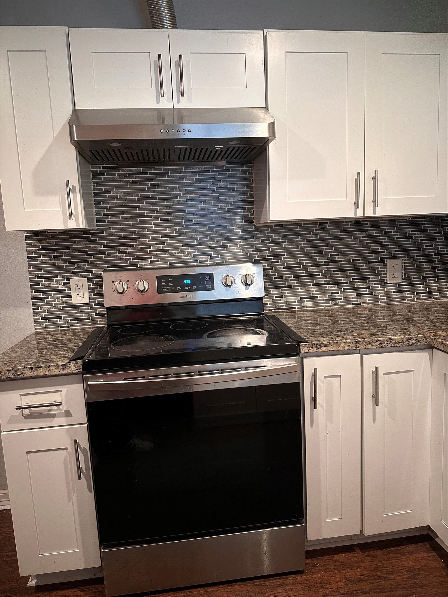 4802 Eppes Street Houston, TX 77021 - Photo 4 of 34 a stove top oven sitting inside of a kitchen