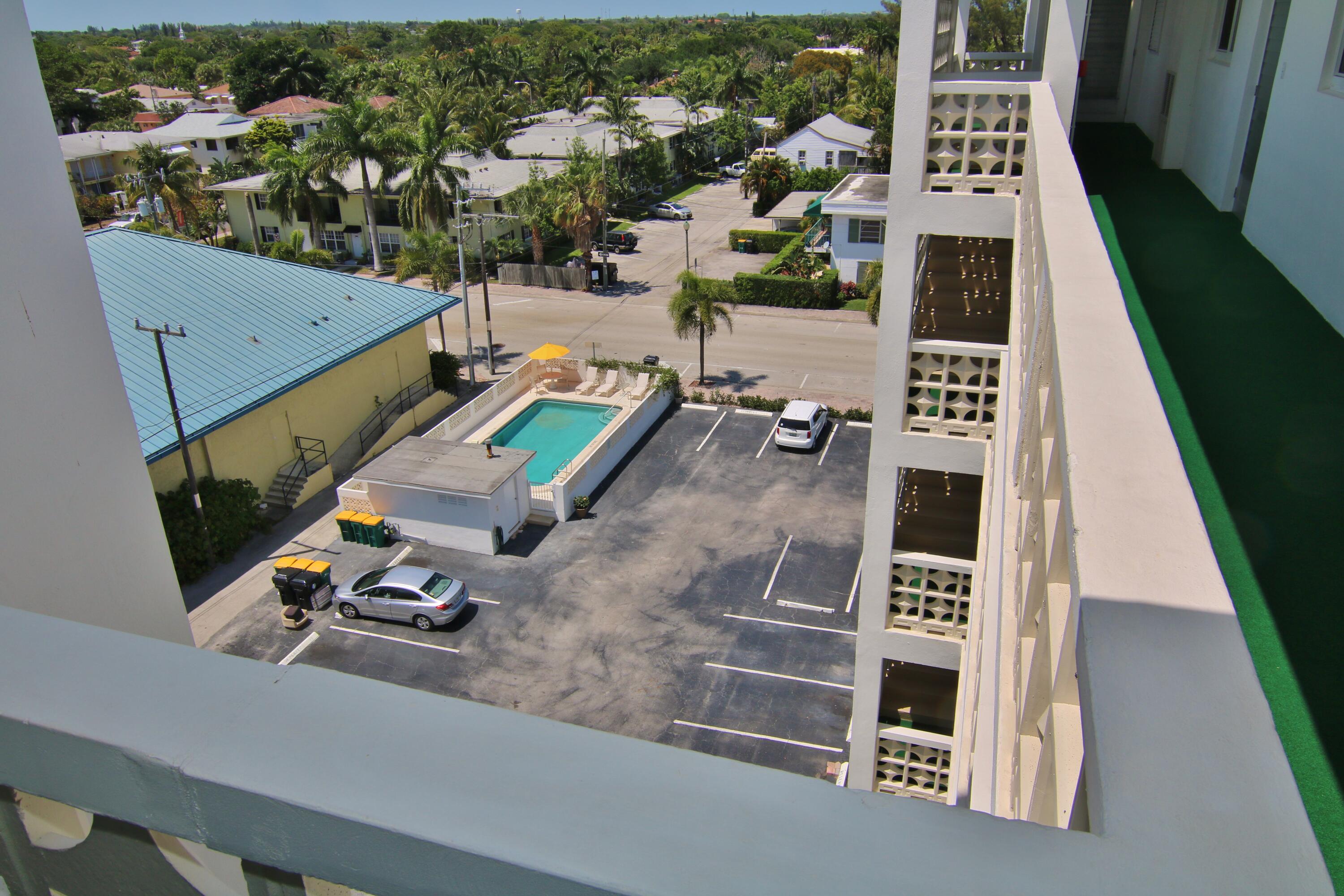 1 North Golfview Road, Unit 601 Lake Worth Beach, FL 33460 - Photo 37 of 51 an aerial view of residential houses with outdoor space