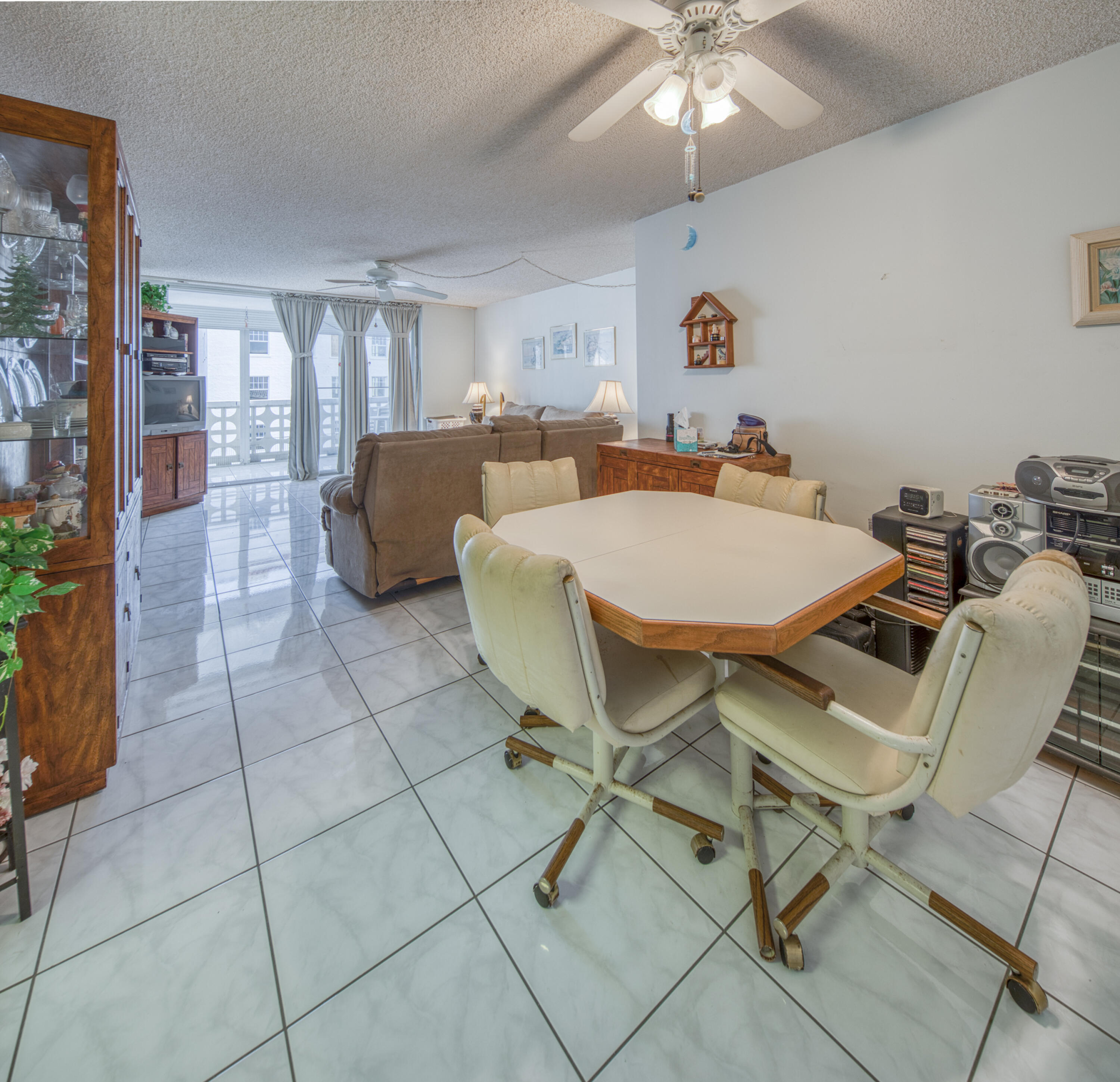 1 North Golfview Road, Unit 601 Lake Worth Beach, FL 33460 - Photo 4 of 51 a view of a dining room with furniture