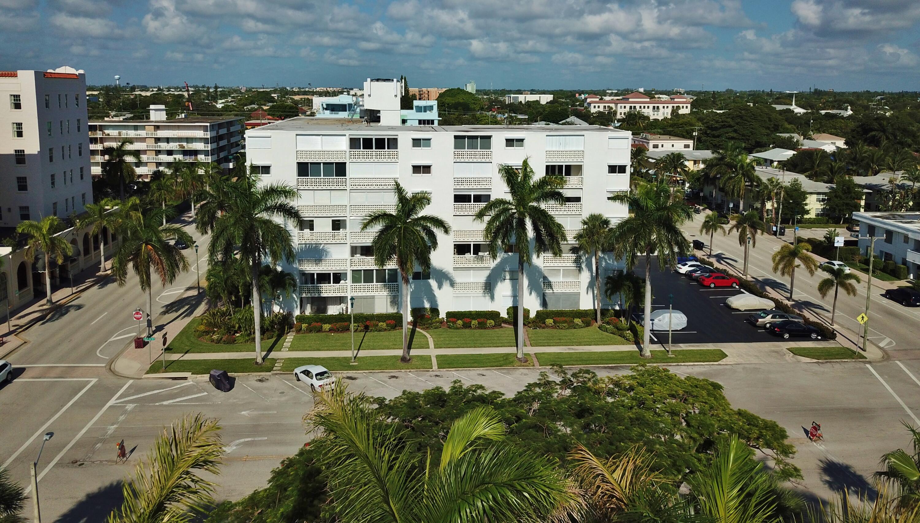 1 North Golfview Road, Unit 601 Lake Worth Beach, FL 33460 - Photo 48 of 51 an aerial view of residential houses with outdoor space