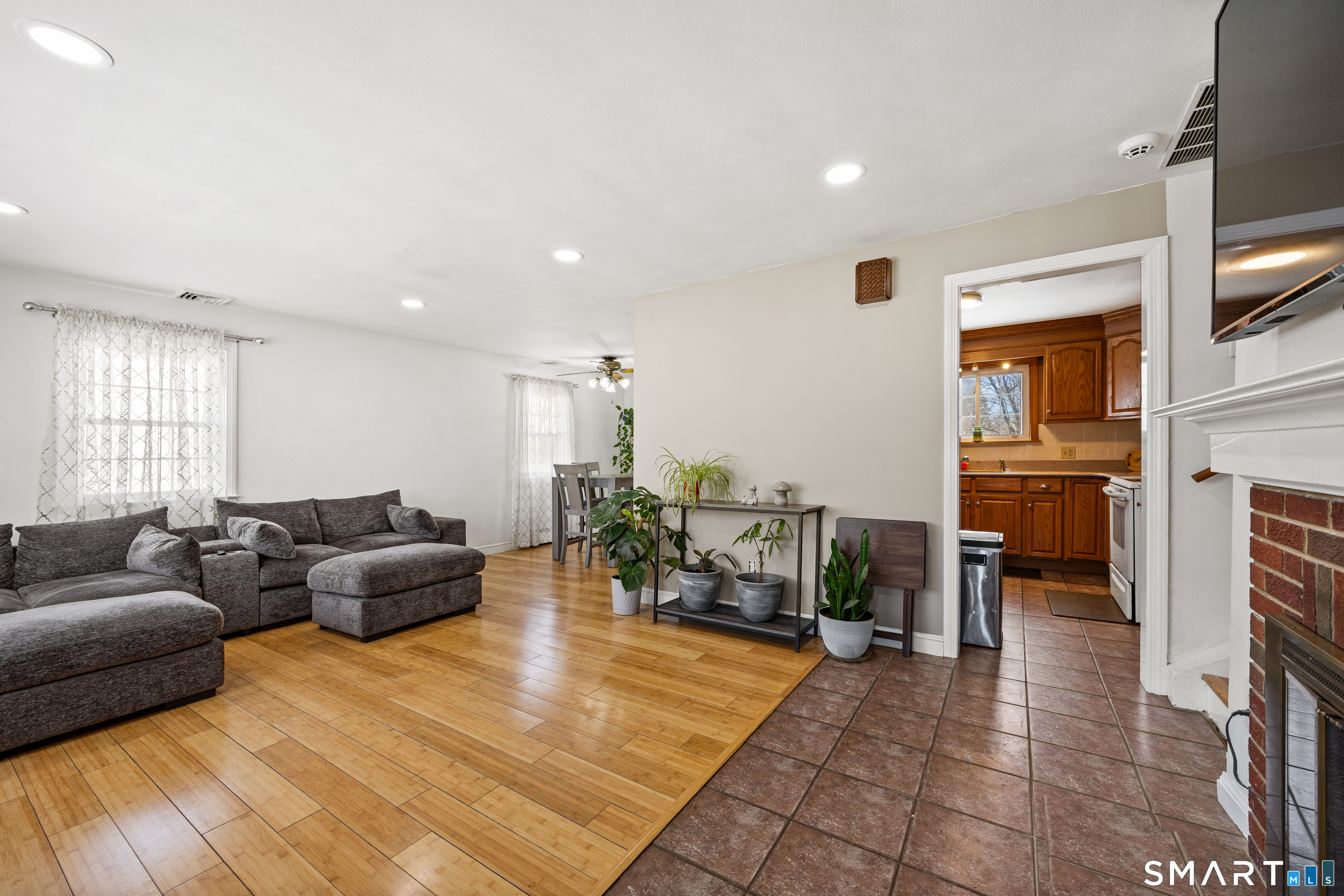 181 Decicco Road Waterbury, CT 06705 - Photo 4 of 30