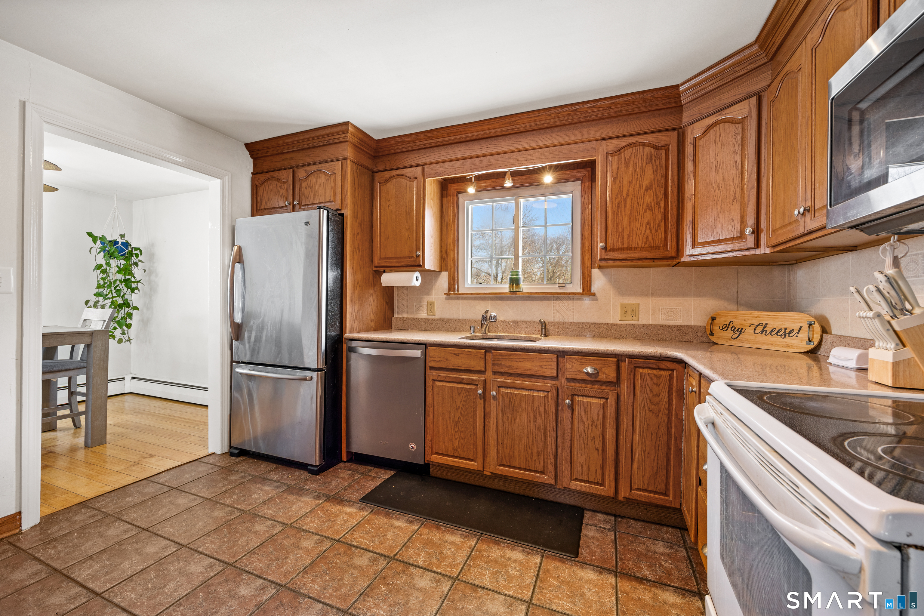 181 Decicco Road Waterbury, CT 06705 - Photo 9 of 30