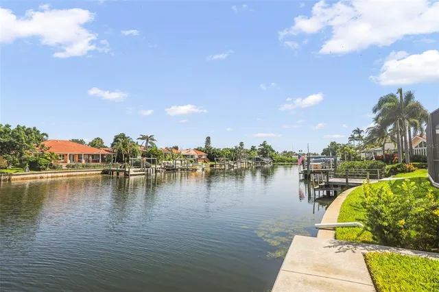 $1,200,000 | 1911 Michigan Avenue Northeast, St. Petersburg, FL 33703