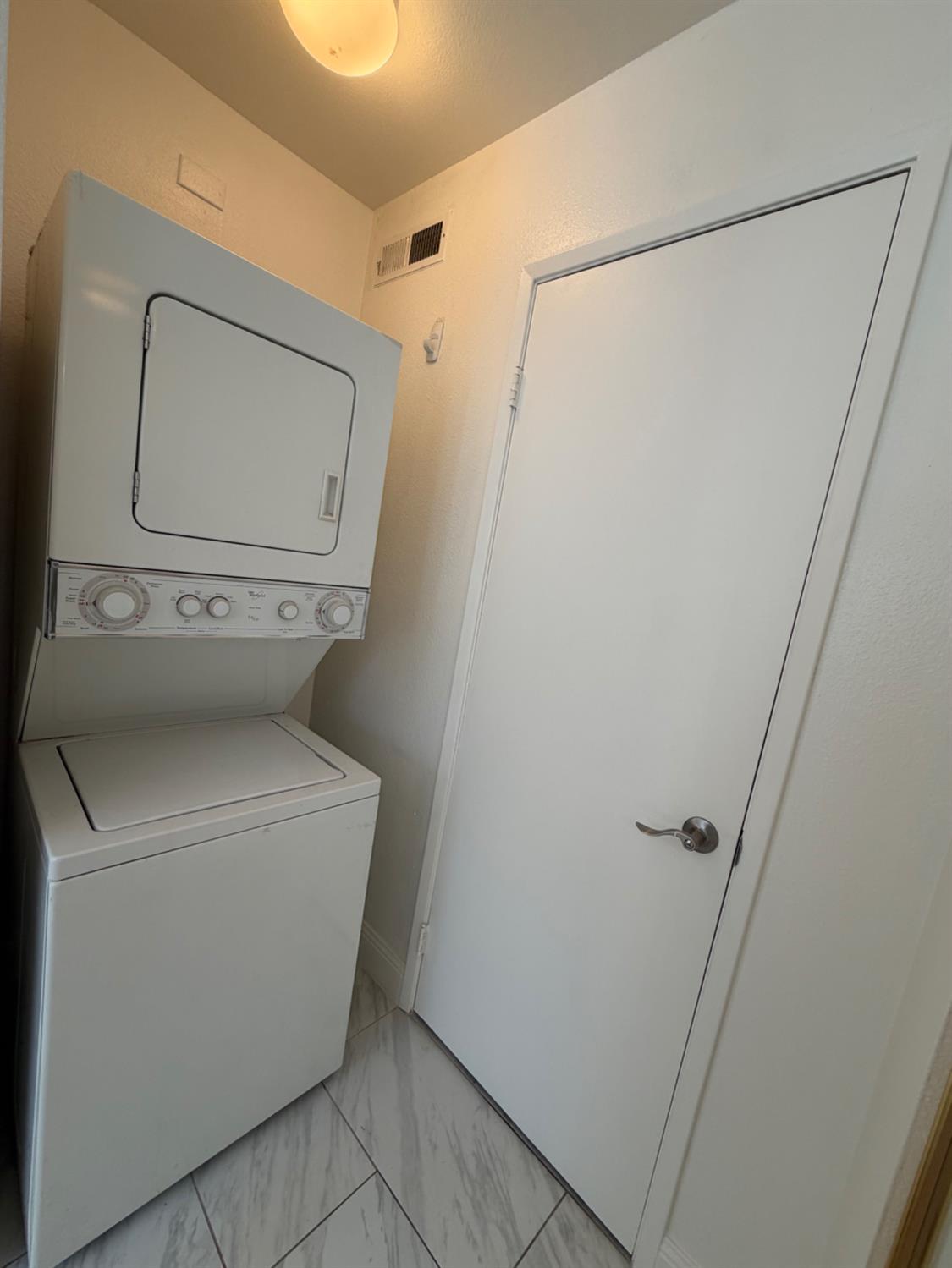 6241 Riverside Boulevard, Unit 112 Sacramento, CA 95831 - Photo 15 of 33 a utility room with dryer and washer