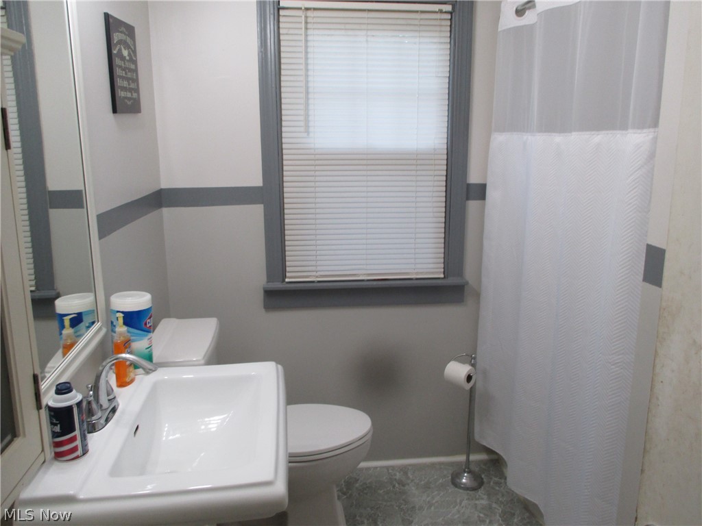 15 Clingan Road Struthers, OH 44471 - Photo 3 of 13 main floor bath