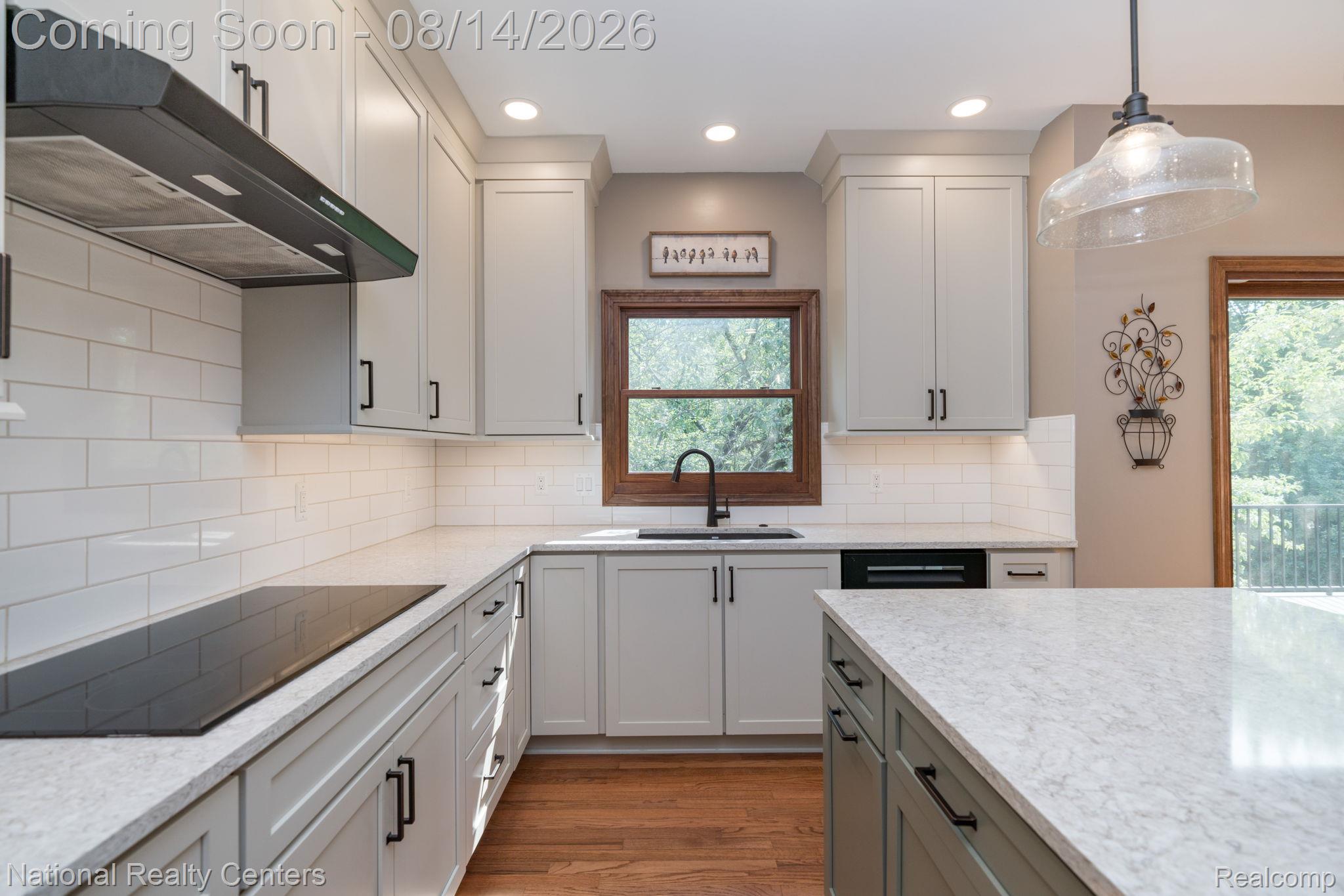 3813 Kaeleaf Road Lake Orion, MI 48360 - Photo 13 of 65 Subway tile backsplash