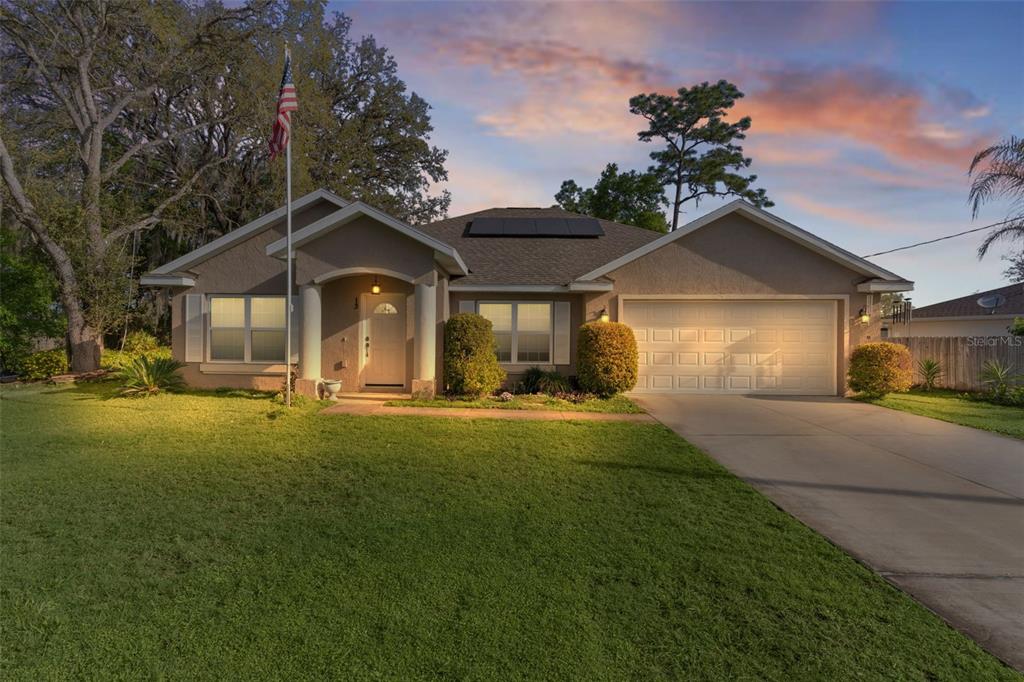 13 Malauka Radial Run Road Ocklawaha, FL 32179 - Photo 27 of 32 a front view of a house with a yard