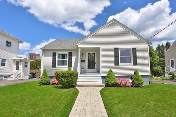 37 Raymond Road Salem, MA 01970 - Photo 2 of 12 Gallery Image 2