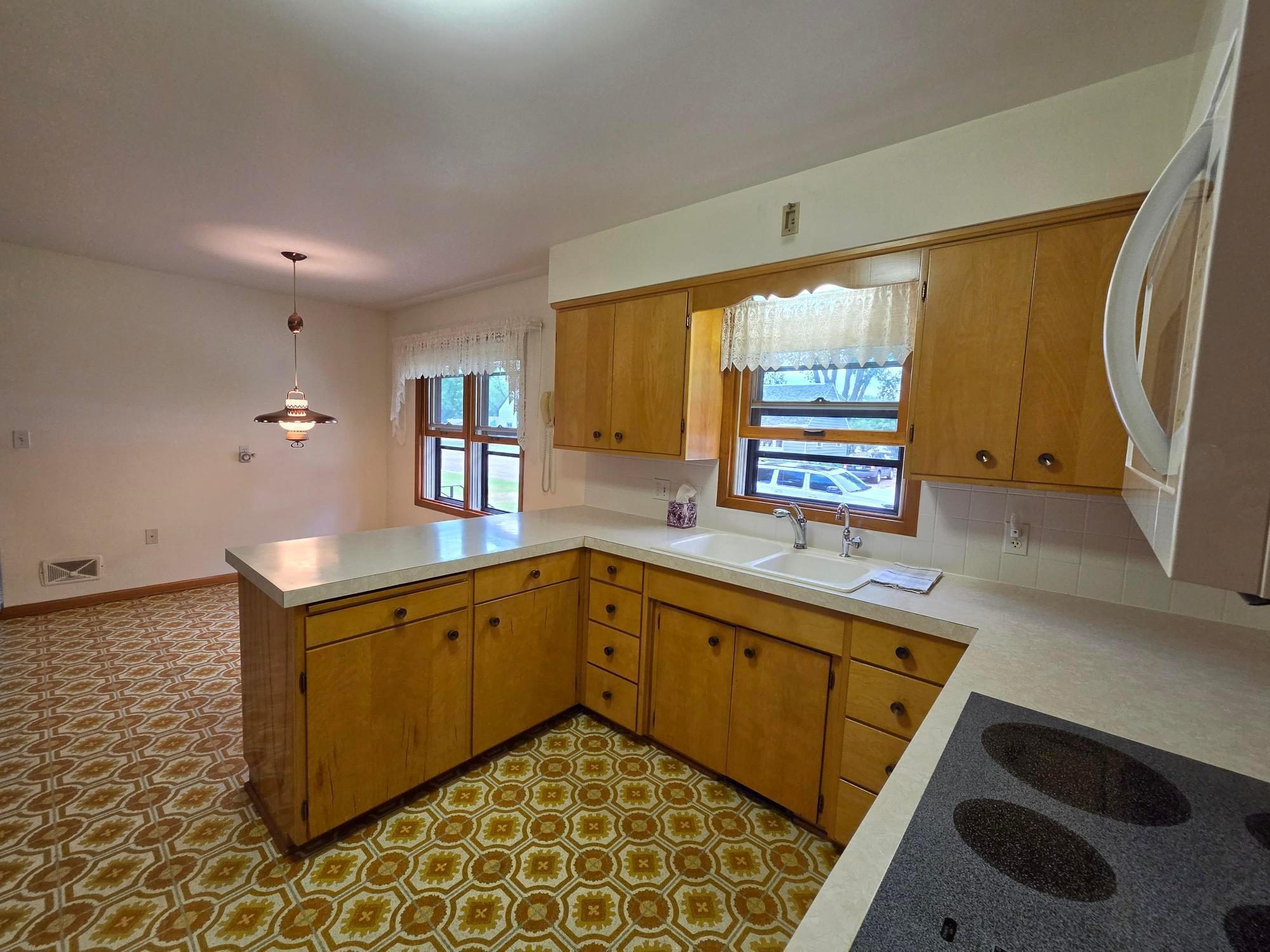 2202 Windsor Road Albert Lea, MN 56007 - Photo 9 of 44