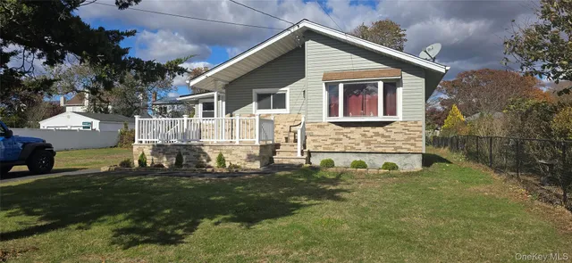 a view of house with backyard
