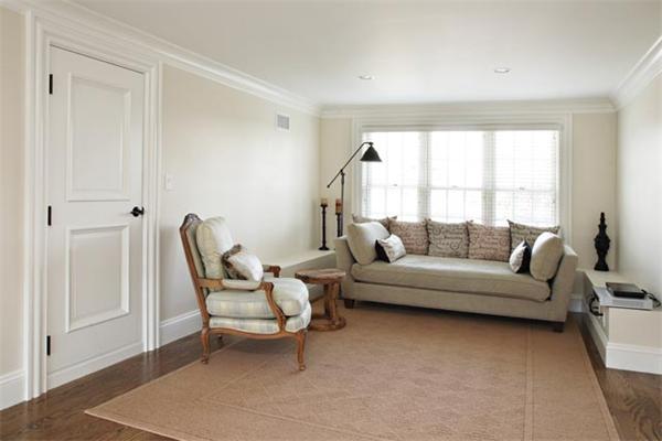 59 Green Street, Unit 2 Brookline, MA 02446 - Photo 7 of 8 a living room with furniture and a window