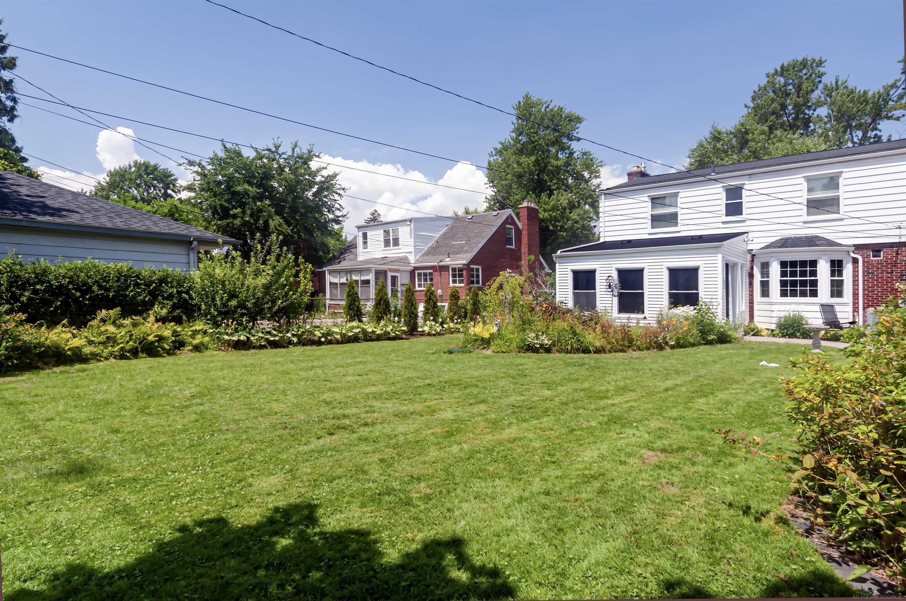 1723 Hawthorne Road Grosse Pointe, MI 48236 - Photo 45 of 47 50219839-BBBD9083-00EA-4E17-9BE0-5123FB6332A1.JPG