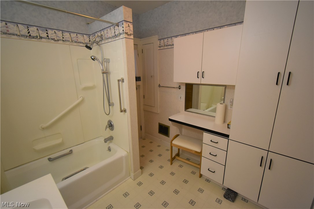 3915 Riveredge Road Cleveland, OH 44111 - Photo 16 of 35 Gallery Image 16