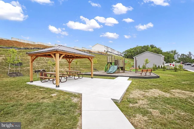 $272,900 | 26 Paddington Street, Falling Waters, WV 25419