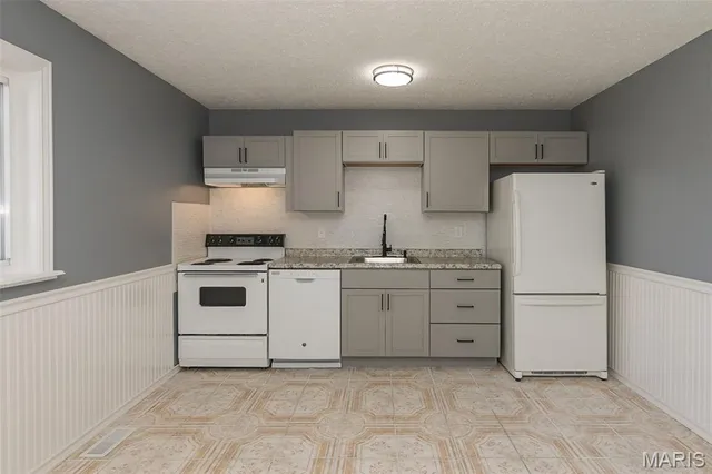 $206,000 | 2267 Bensonhurst Drive, Florissant, MO 63031