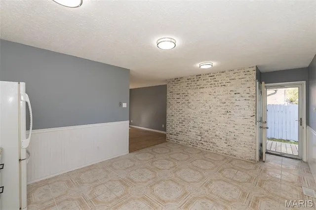 $206,000 | 2267 Bensonhurst Drive, Florissant, MO 63031