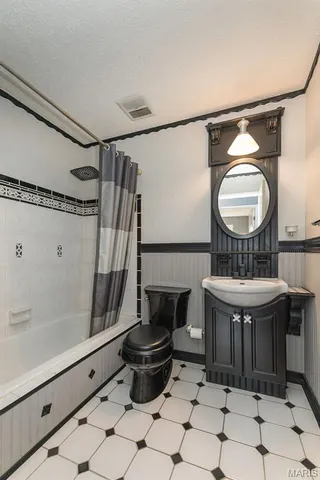 $206,000 | 2267 Bensonhurst Drive, Florissant, MO 63031