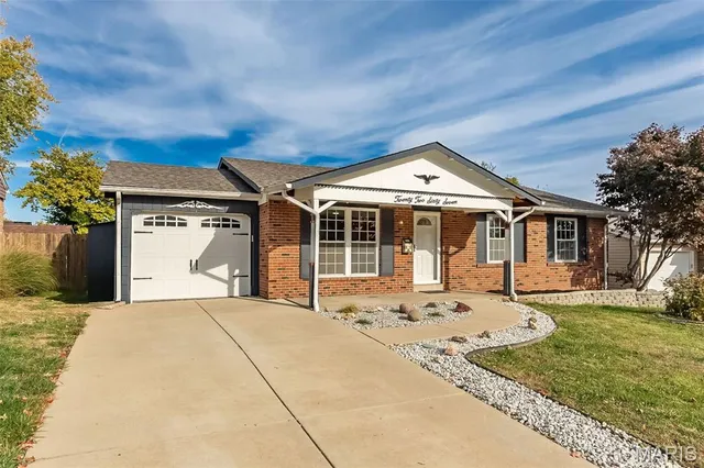 $206,000 | 2267 Bensonhurst Drive, Florissant, MO 63031