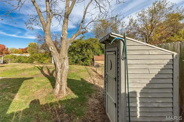 $206,000 | 2267 Bensonhurst Drive, Florissant, MO 63031