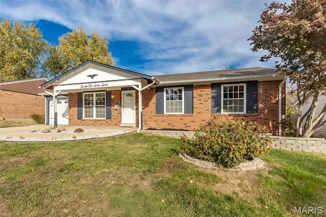 $206,000 | 2267 Bensonhurst Drive, Florissant, MO 63031